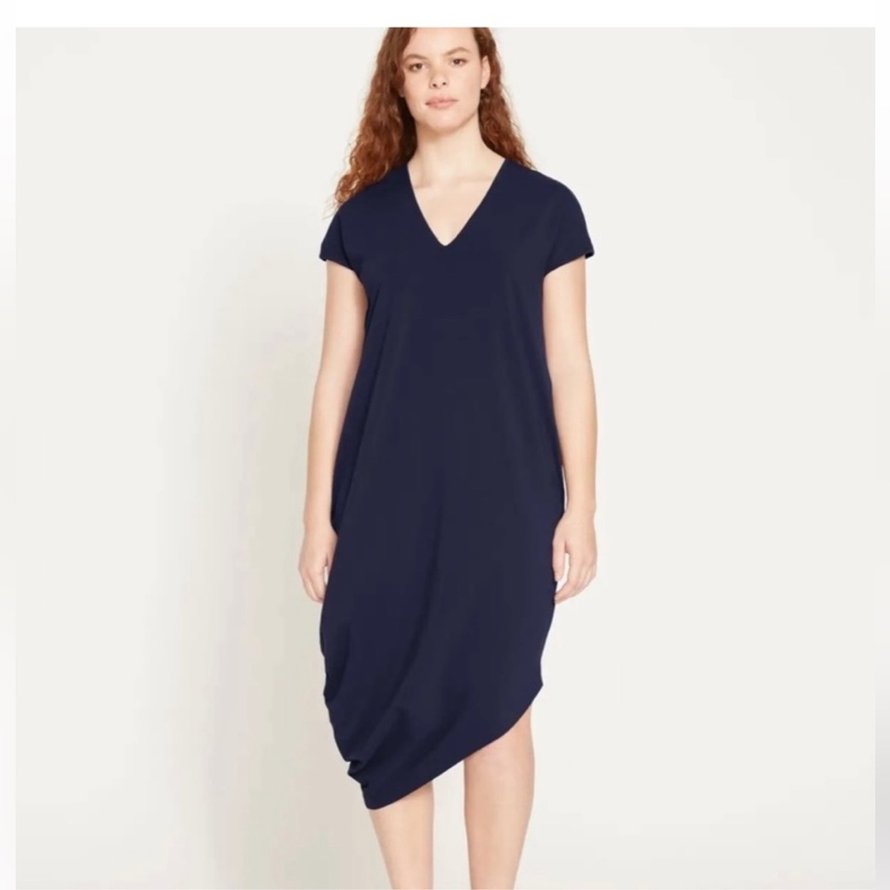 NWT Universal Standard Geneva Dress with v-neck and short sleeves.